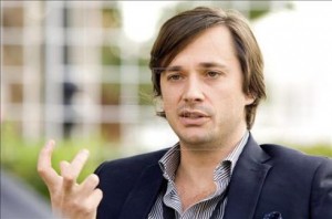 experimento--roedores-lesión-medukar Catedrático suizo Grègoire Courtine, quien ha dirigido un experimento que abre una ventana de esperanza para que las personas con una lesión medular puedan volver a caminar