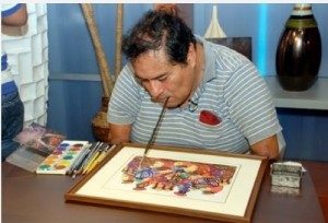 Félix Espinoza pintor sin brazos