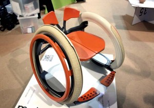 Concepto de silla de ruedas electrica plegable